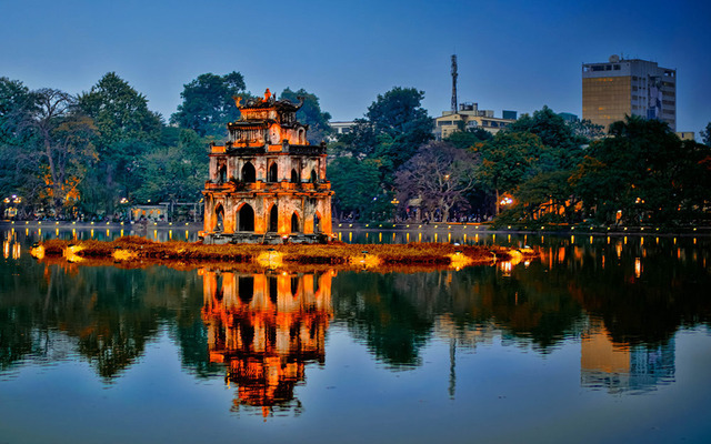  What is the best time to visit Hanoi for a trip?