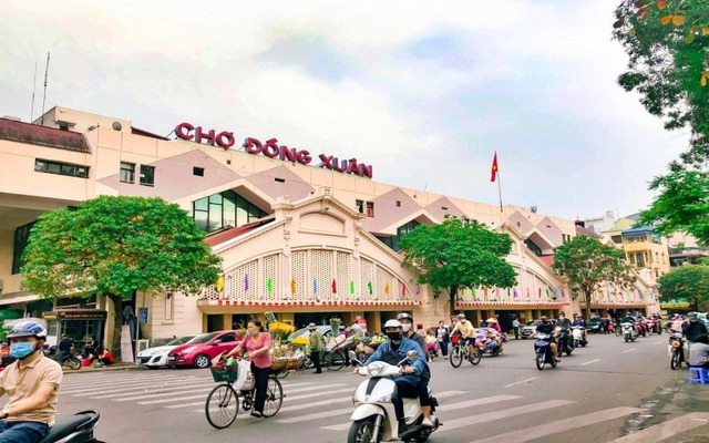  Dong Xuan market