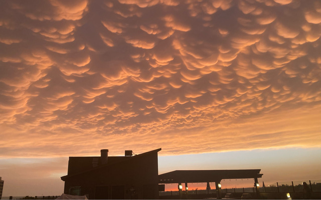  Mammatus clouds