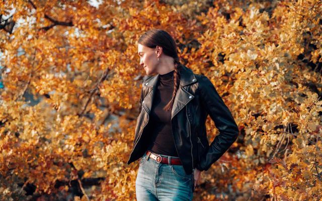  Leather makes an excellent choice for an autumn outfit