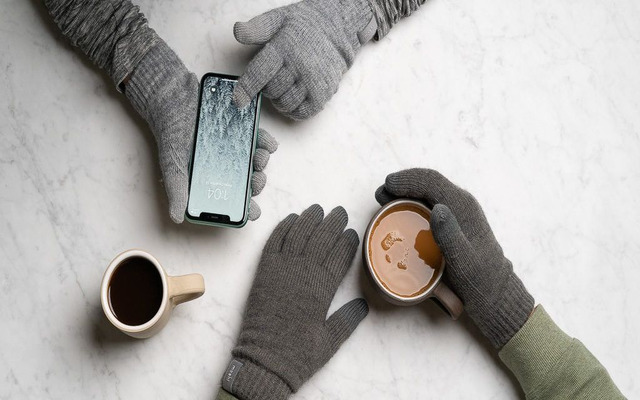  Protect your nails during winter with gloves