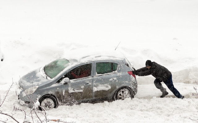  How to keep your battery from dying in cold weather?