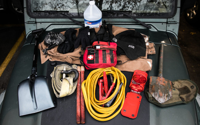  Place a cold weather safety kit in your vehicle