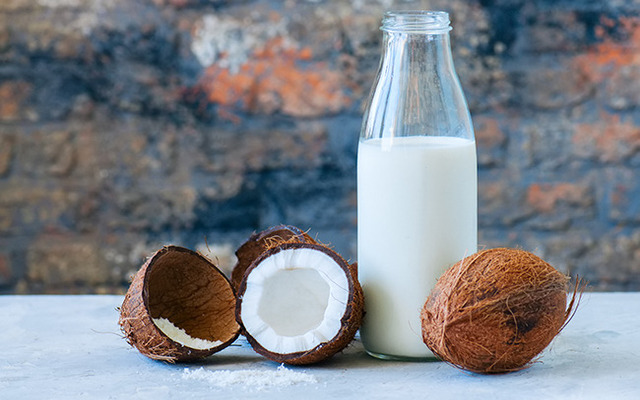  Cold coconut milk or coconut water