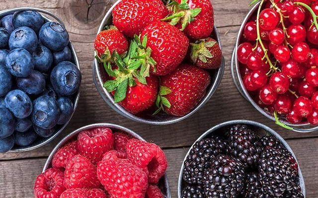 Berries should be included in your meals for hot weather days