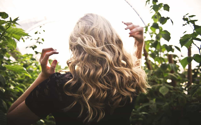  Avoid adding excessive heat to your hair during summer