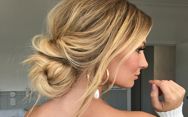  Low messy bun hairstyle for summer