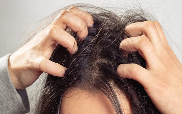  Does oil harm scalp or hair health?