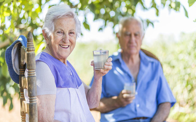  A heat advisory elderly is to stay hydrated