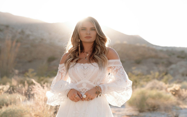  Lace wedding dress