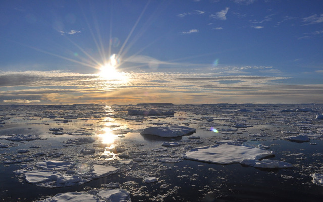  The Midnight Sun in Antarctica