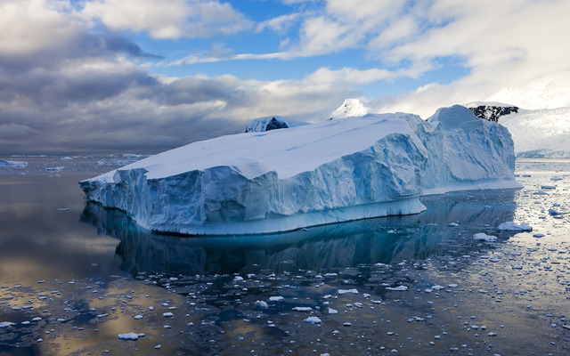  How is the weather in Antarctica?