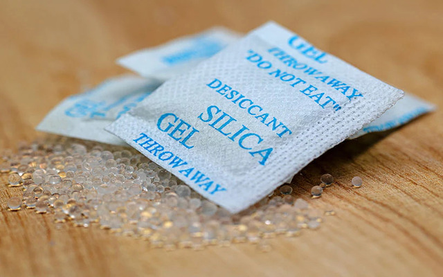  Moisture-absorbent silica gel packets