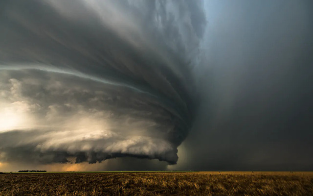  How to predict weather by looking at clouds?