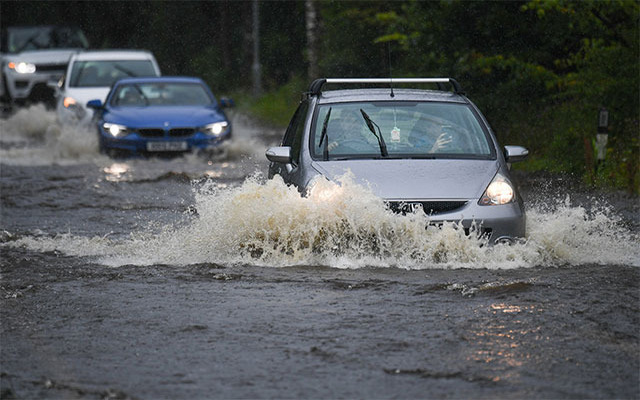  Do not try to drive over the flash flood