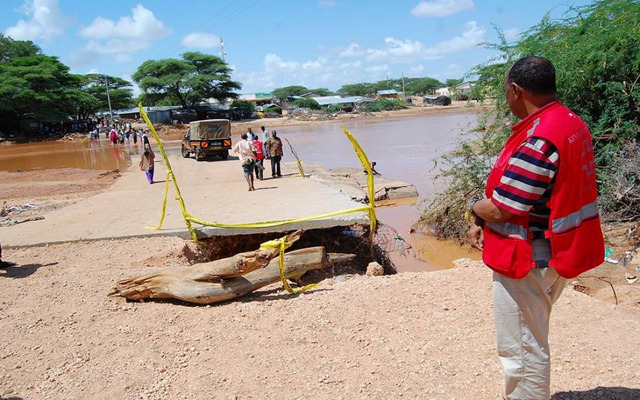  Some past El Ninos cause severe flooding and mudslides