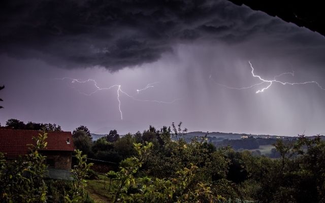 Severe weather advice to stay safe during thunderstorms